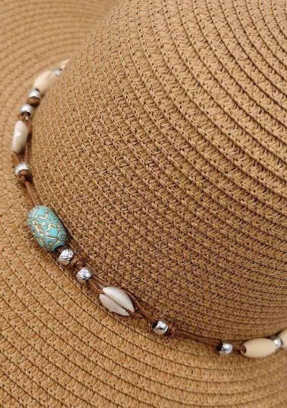 chapeau de paille perles et coquillages