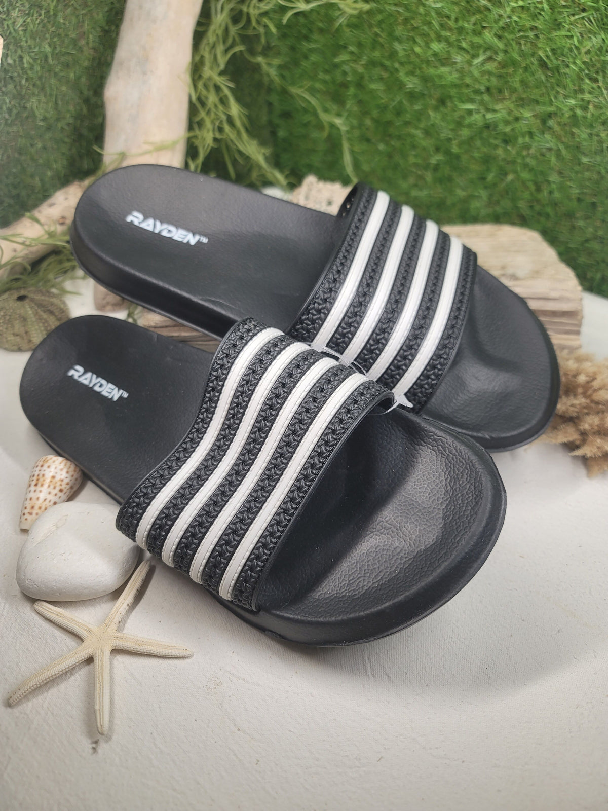claquettes noires
