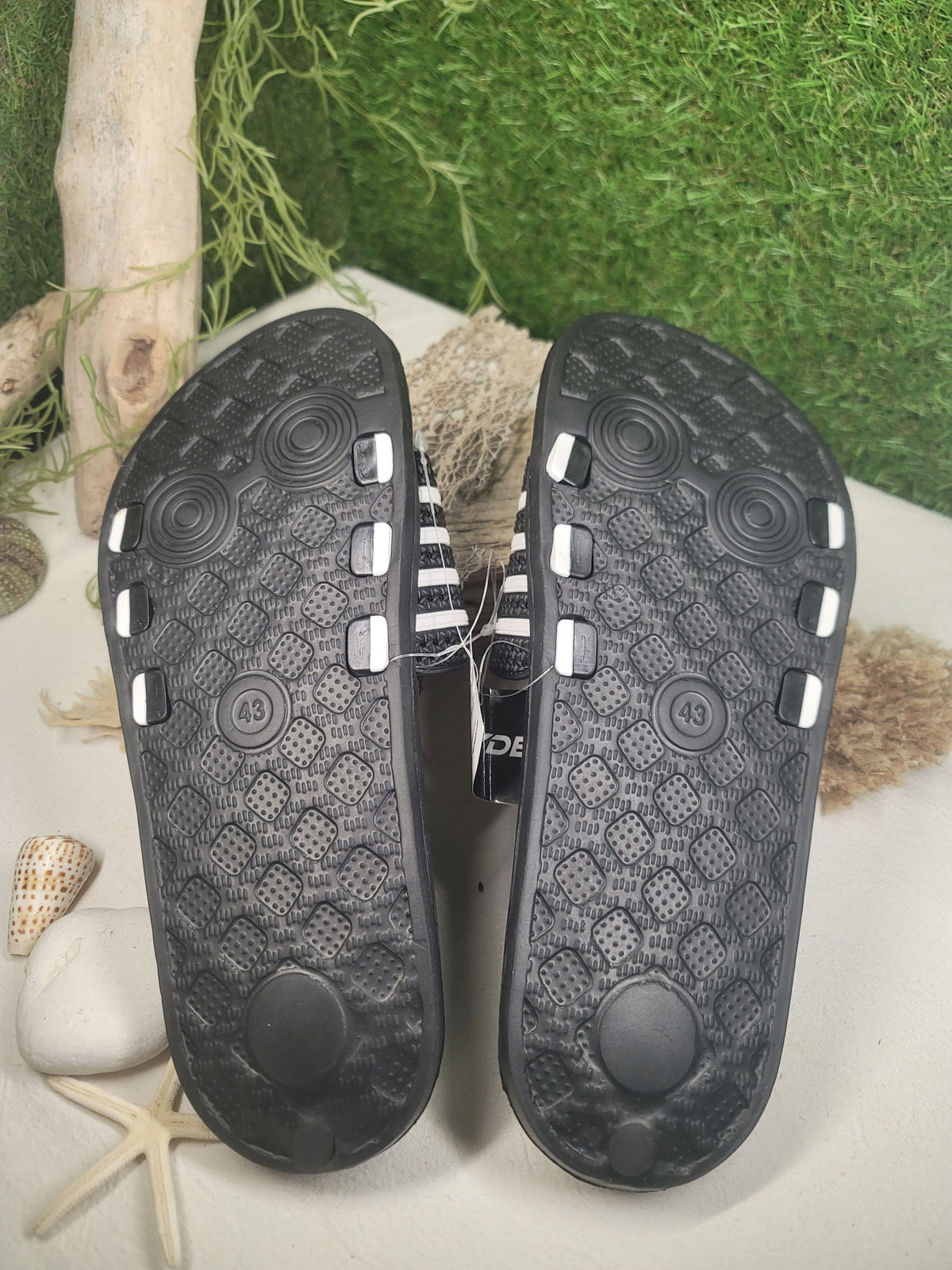 claquettes noires