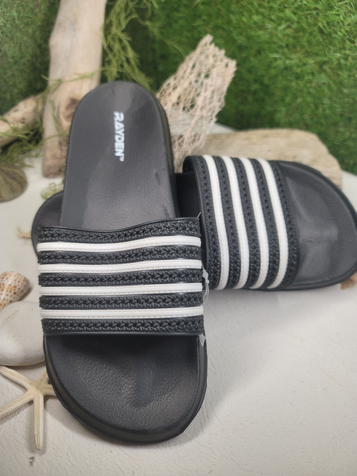 claquettes noires