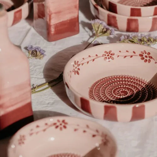 Plat à râper en céramique fait main – Sakura rose