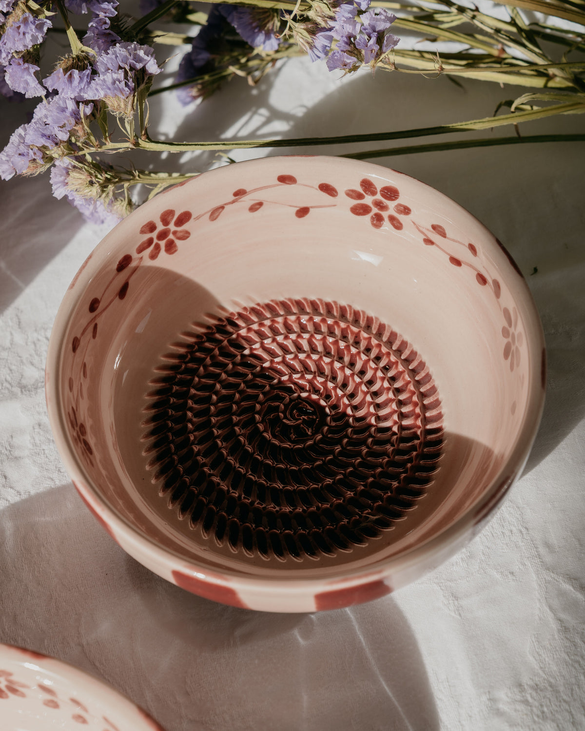 Plat à râper en céramique Sakura rose — Alfar Tierra Cocida