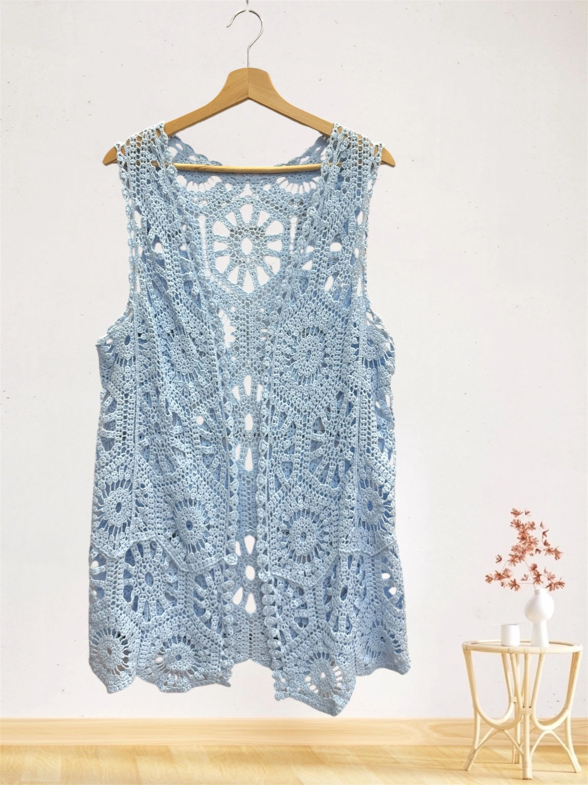 Gilet long sans manches au crochet ajouré – Motifs floraux