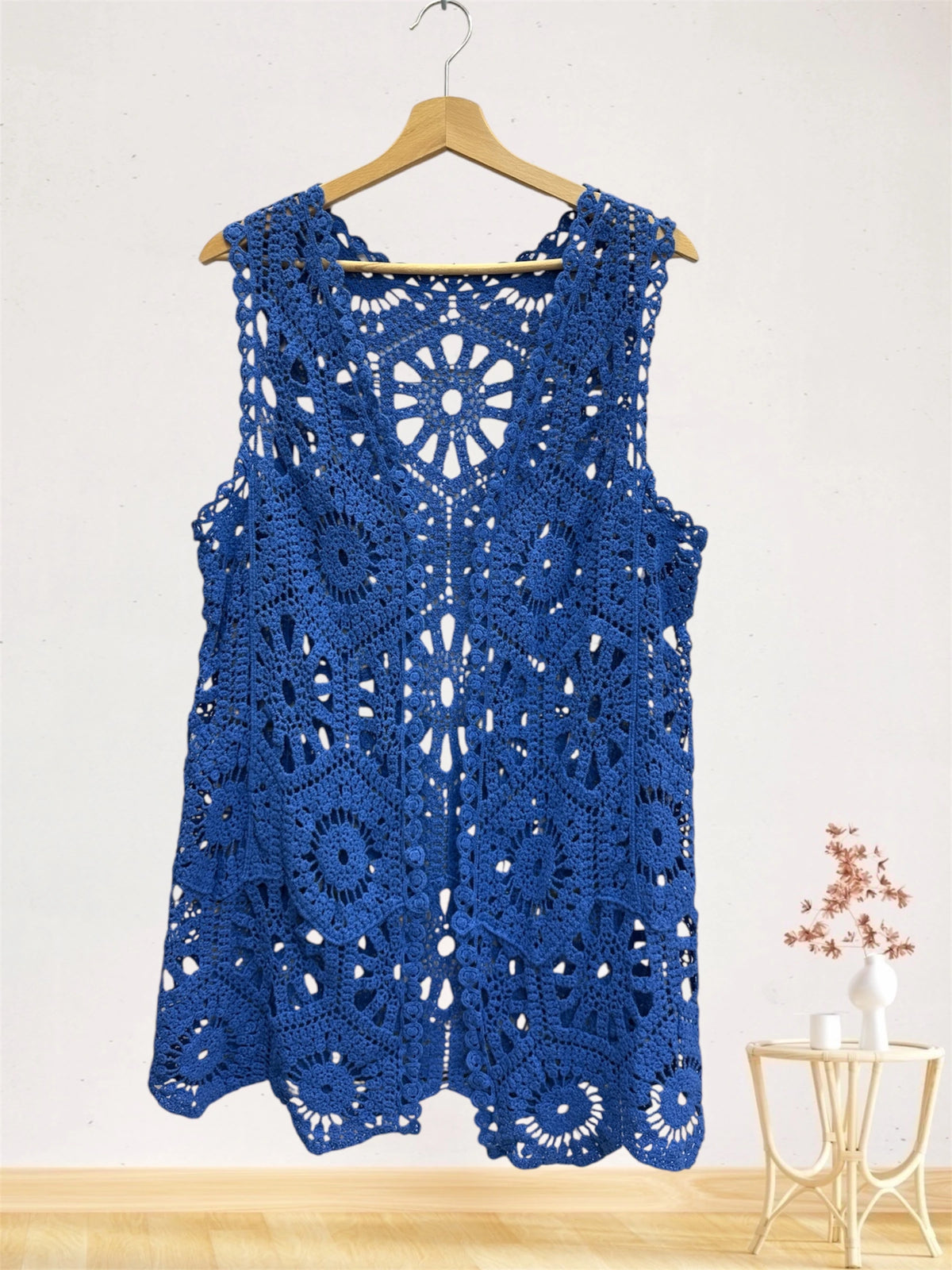Gilet long sans manches au crochet ajouré – Motifs floraux