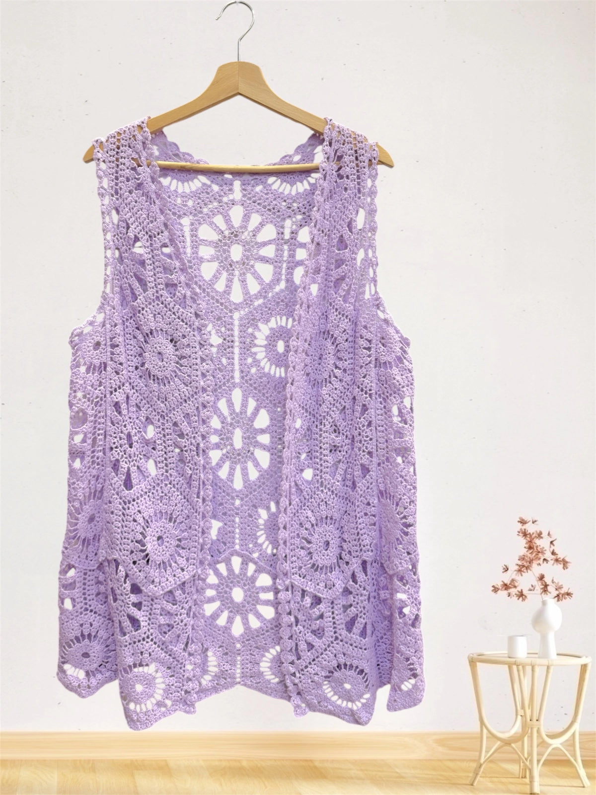 Gilet long sans manches au crochet ajouré – Motifs floraux