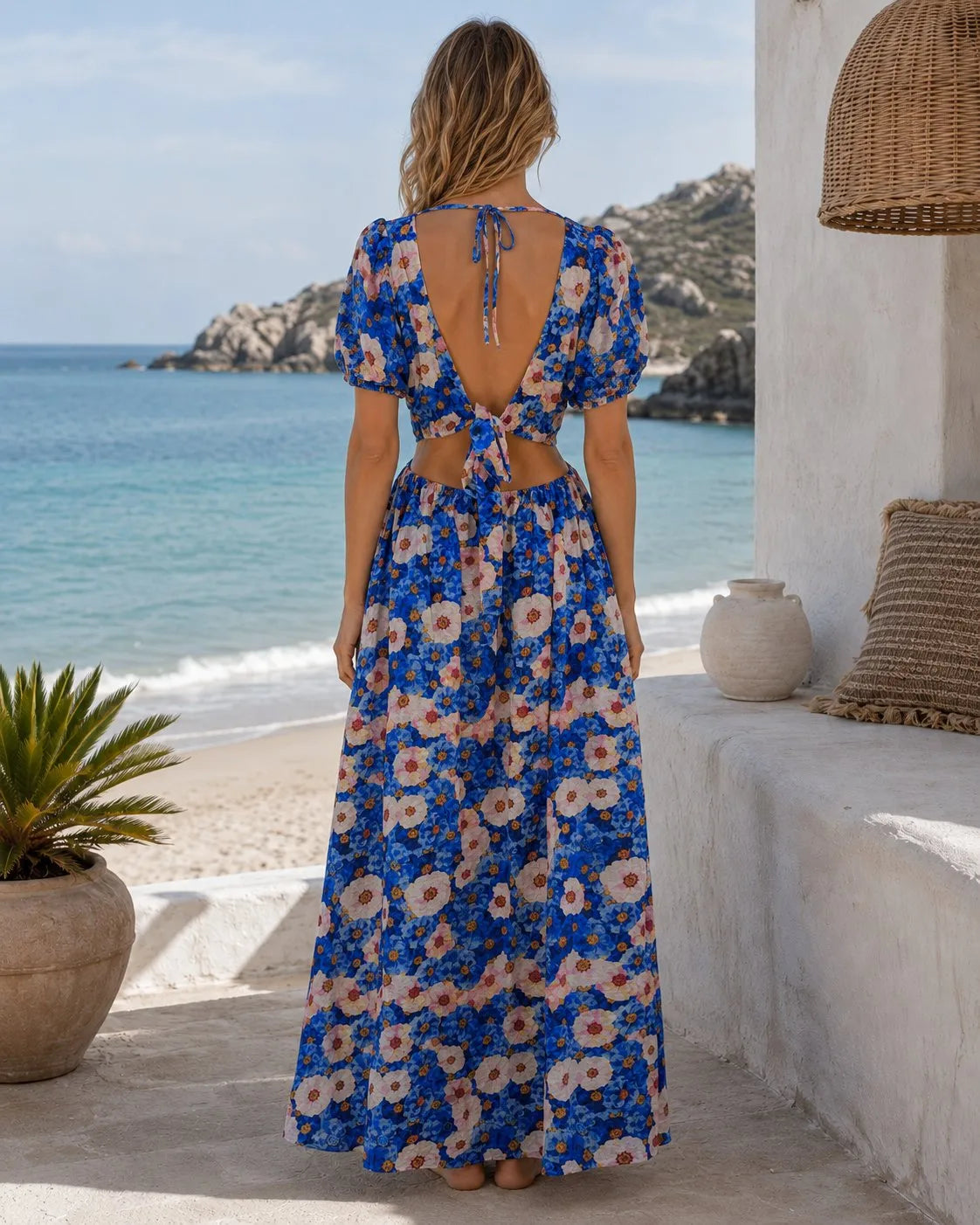 Robe maxi fleurie à découpes et dos nu